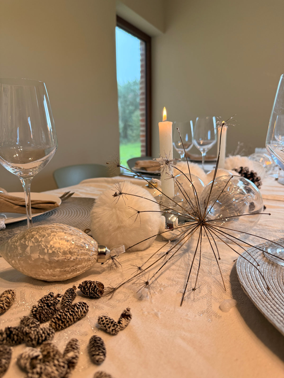 Kersttafelstyling winter wit zilver, tafelstyling voor kerst, kersttafel