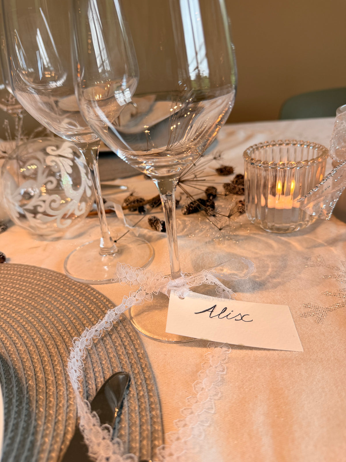 Kersttafelstyling winter wit zilver, tafelstyling voor kerst, kersttafel
